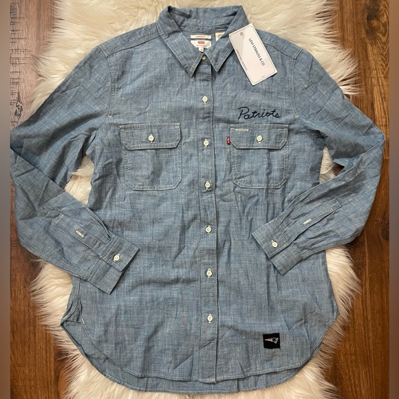 Levi's® NFL New England Patriots Chambray 2018 SAMPLE NOT FOR RESALE SZ MEDIUM